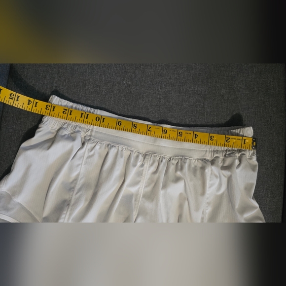 Lululemon Hotty Hot Shorts Size 8 Regular 2" - Picture 4 of 7
